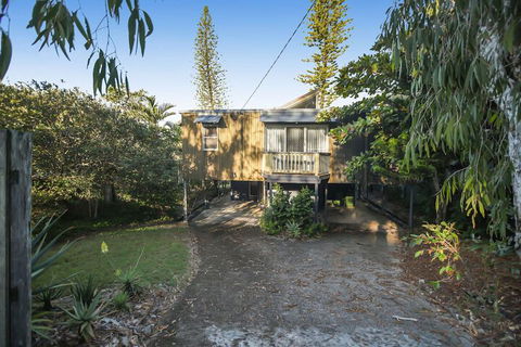 Summer Place - 24 Shearwater Street - Accommodation Sunshine Coast 1