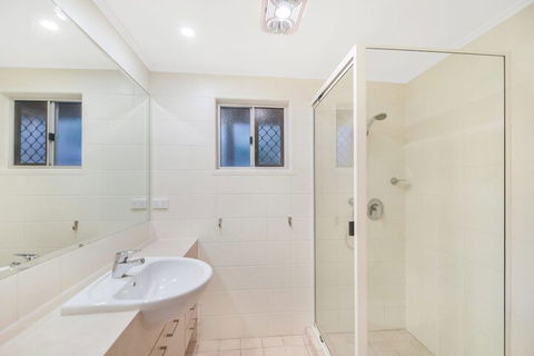 Summer Place - 24 Shearwater Street - Accommodation Sunshine Coast 3