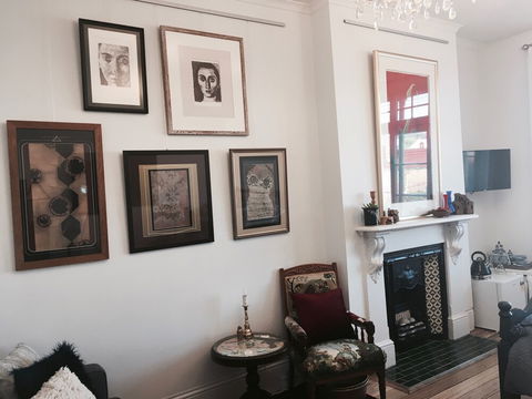 Assemblage Boutique Art Bed & Breakfast - Accommodation Sunshine Coast 1