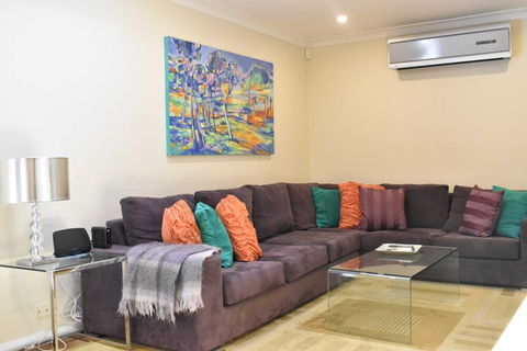 Modern 2 Bedroom Unit Close To CBD - Accommodation Sunshine Coast 1