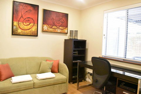 Modern 2 Bedroom Unit Close To CBD - Accommodation Sunshine Coast 4