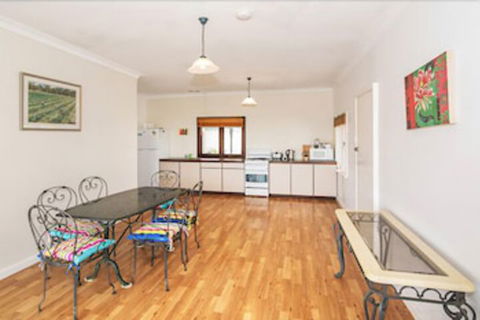 Storm Bay Cottage - Accommodation Sunshine Coast 4