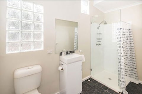 Storm Bay Cottage - Accommodation Sunshine Coast 7