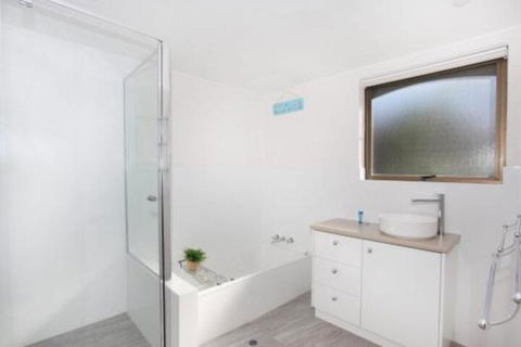 Unit 2 Cooltoro Court 7 Frank Street Coolum Beach 400 BOND LINEN INCLUDED - Accommodation Sunshine Coast 4