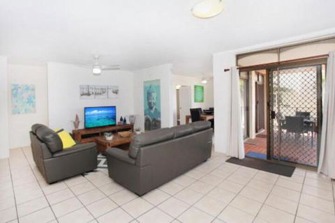 Unit 2 Cooltoro Court 7 Frank Street Coolum Beach 400 BOND LINEN INCLUDED - Accommodation Sunshine Coast 0