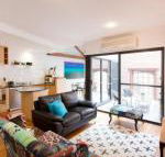 Windows on Pakenham - Accommodation Sunshine Coast