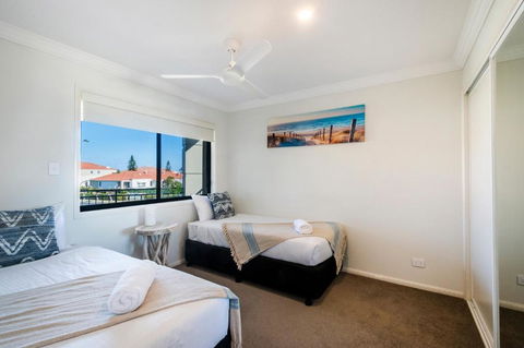 Oceanside - Accommodation Sunshine Coast 4