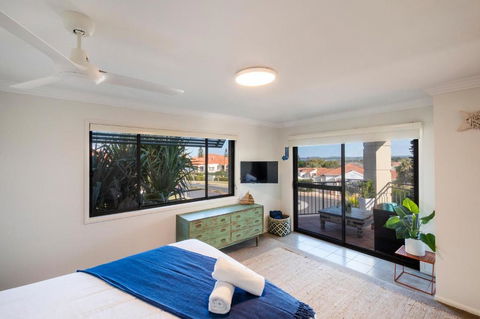 Oceanside - Accommodation Sunshine Coast 5