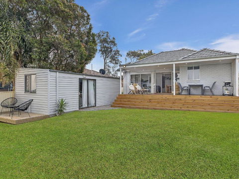 Toukley Waterfront Oasis - Accommodation Sunshine Coast 2