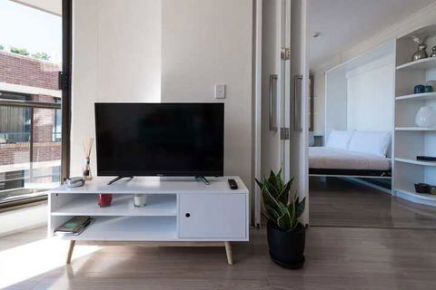 New Modern Apartment In Central Location - Accommodation Sunshine Coast 7
