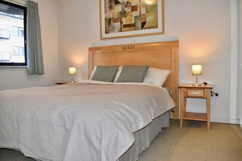 Convenient City Aprt For 2 W / Pool Gym Tennis Court - Accommodation Sunshine Coast 3
