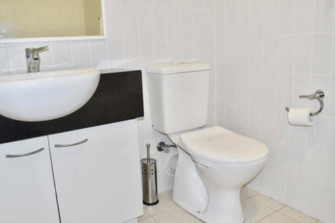 Convenient City Aprt For 2 W / Pool Gym Tennis Court - Accommodation Sunshine Coast 7
