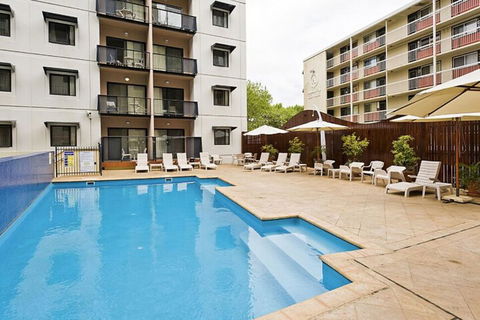 Convenient City Aprt For 2 W / Pool Gym Tennis Court - Accommodation Sunshine Coast 2