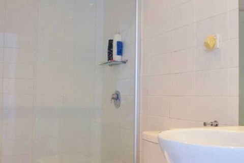 Spacious One Bedroom Apartment With Large Balcony - Accommodation Sunshine Coast 7