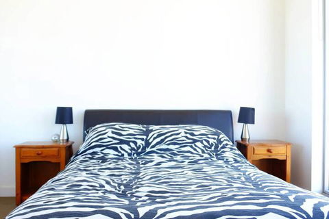 Spacious One Bedroom Apartment With Large Balcony - Accommodation Sunshine Coast 3