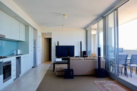 Spacious One Bedroom Apartment With Large Balcony - Accommodation Sunshine Coast 0