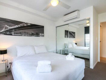 Chic Apartment In Walking Distance To Southbank - Accommodation Sunshine Coast 5