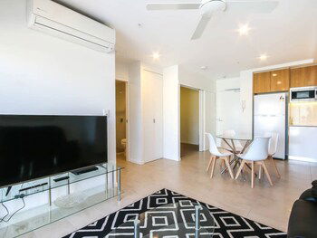 Chic Apartment In Walking Distance To Southbank - Accommodation Sunshine Coast 6