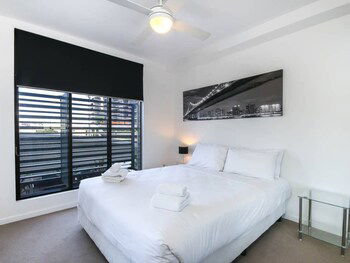 Chic Apartment In Walking Distance To Southbank - Accommodation Sunshine Coast 3