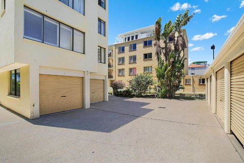 Eastbourne U6 80 Esplanade. Golden Beach - Accommodation Sunshine Coast 2