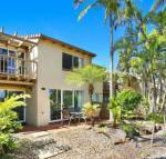 Resort Style The Oasis Resort Villa 7 2 Landsborough Pde - Accommodation Sunshine Coast