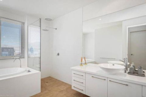SEA NOOK Seconds From The Beach - Accommodation Sunshine Coast 5