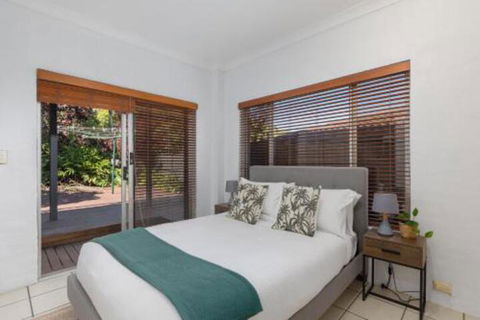 The Richmond Beach Villa - Accommodation Sunshine Coast 4