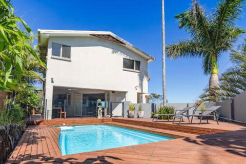The Richmond Beach Villa - Accommodation Sunshine Coast 0