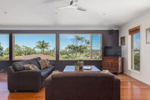 The Richmond Beach Villa - Accommodation Sunshine Coast 5