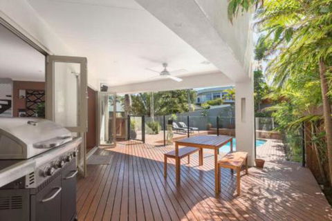 The Richmond Beach Villa - Accommodation Sunshine Coast 2