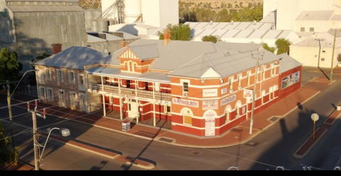 Riverside Hotel - Accommodation Sunshine Coast 5
