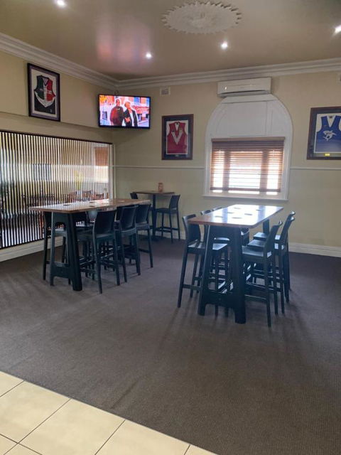 Riverside Hotel - Accommodation Sunshine Coast 3