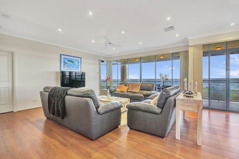 Seaglass - Accommodation Sunshine Coast 6