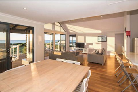 Jay's Beach House - Accommodation Sunshine Coast 1