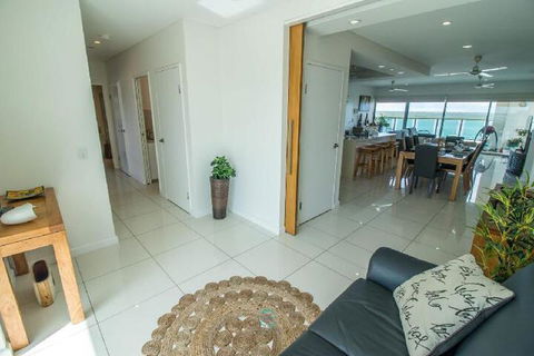 ZEN By THE WATER Darwins Premier Family Retreat - Accommodation Sunshine Coast 4