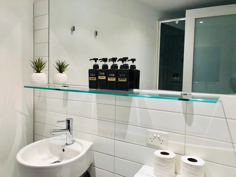 27 Docklands - Accommodation Sunshine Coast 3