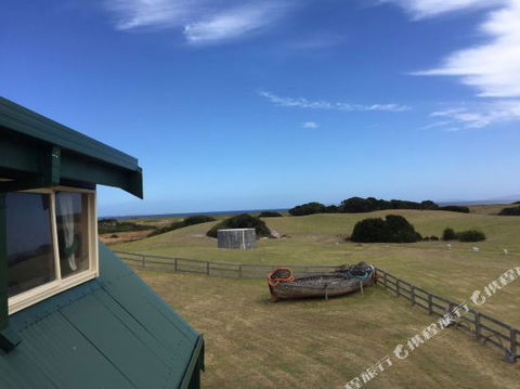 Donington - Accommodation Sunshine Coast 0