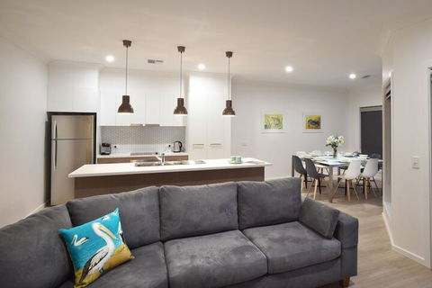 Boats And Bedzzz Houseboat Stays & Renmark River Villas - Accommodation Sunshine Coast 7