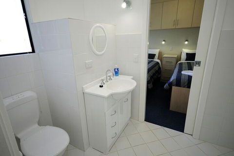 Boats And Bedzzz Houseboat Stays & Renmark River Villas - Accommodation Sunshine Coast 3