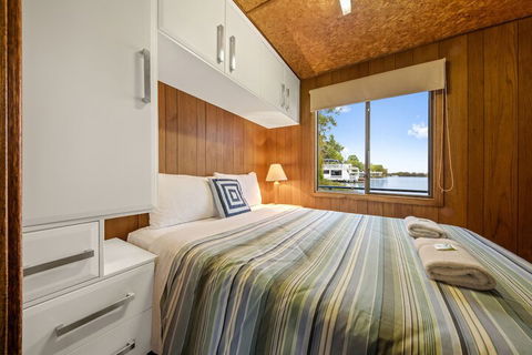 Boats And Bedzzz Houseboat Stays & Renmark River Villas - Accommodation Sunshine Coast 5