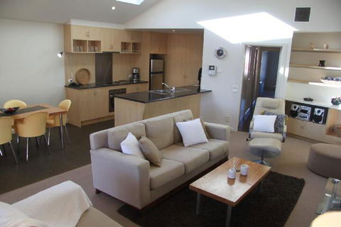 SACKVILLE APARTMENT 1 - Accommodation Sunshine Coast 3