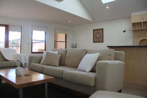 SACKVILLE APARTMENT 1 - Accommodation Sunshine Coast 4
