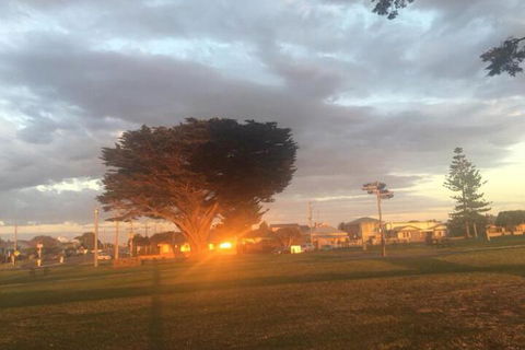 QUEEN BEDROOM FRIENDLY HOME PORTLAND - Accommodation Sunshine Coast 5