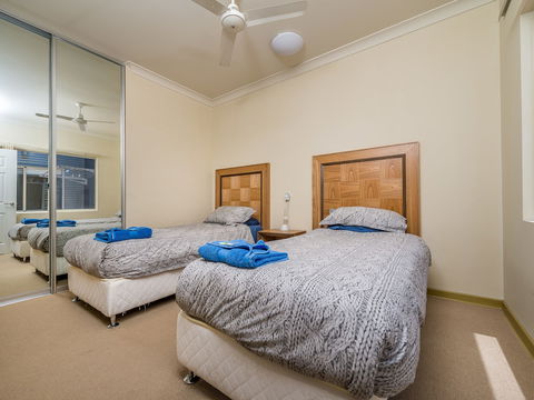 Seafront Unit 60 - Accommodation Sunshine Coast 2