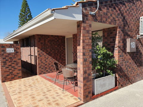 Ocean Beach Chalet 18 - Accommodation Sunshine Coast 1