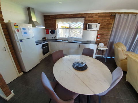 Ocean Beach Chalet 18 - Accommodation Sunshine Coast 2