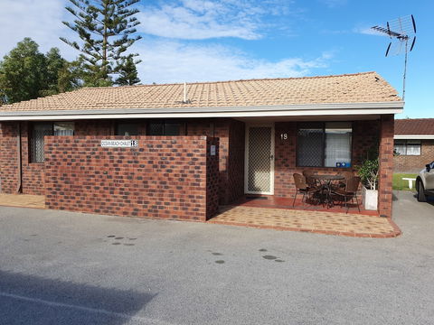 Ocean Beach Chalet 18 - Accommodation Sunshine Coast 0