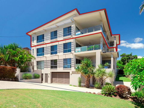 Bimbadeen Penthouse Across The Road From Main Beach! - Accommodation Sunshine Coast 3