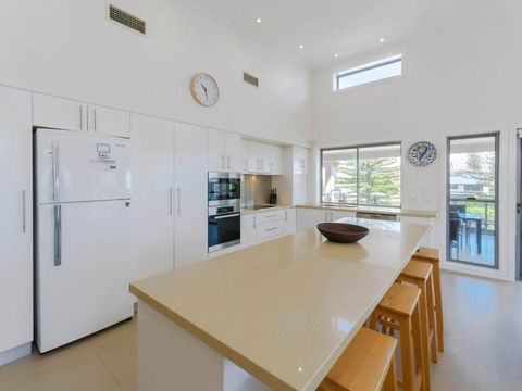 Bimbadeen Penthouse Across The Road From Main Beach! - Accommodation Sunshine Coast 1
