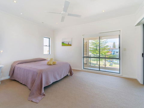 Bimbadeen Penthouse Across The Road From Main Beach! - Accommodation Sunshine Coast 2